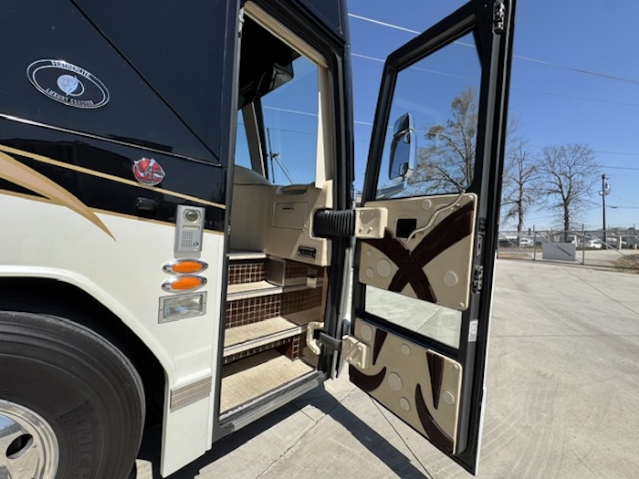 2011 Prevost Featherlite H3-45 For Sale