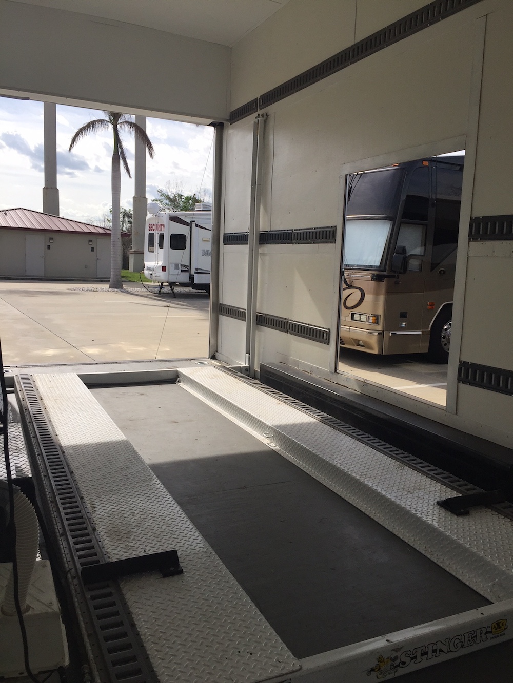 2011 Prevost Stacker Trailer For Sale