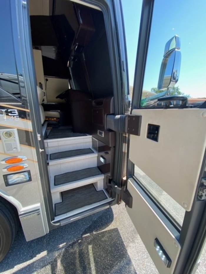 2012 Prevost Featherlite H3-45 For Sale