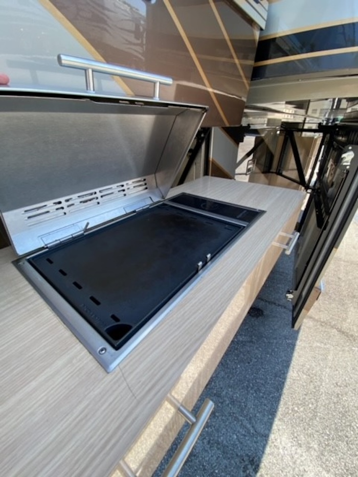 2012 Prevost Featherlite H3-45 For Sale