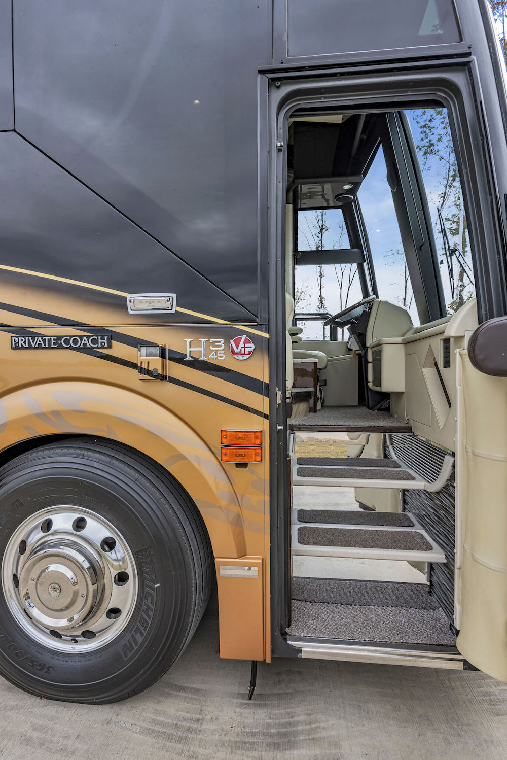 2013 Prevost Liberty H3-45 For Sale