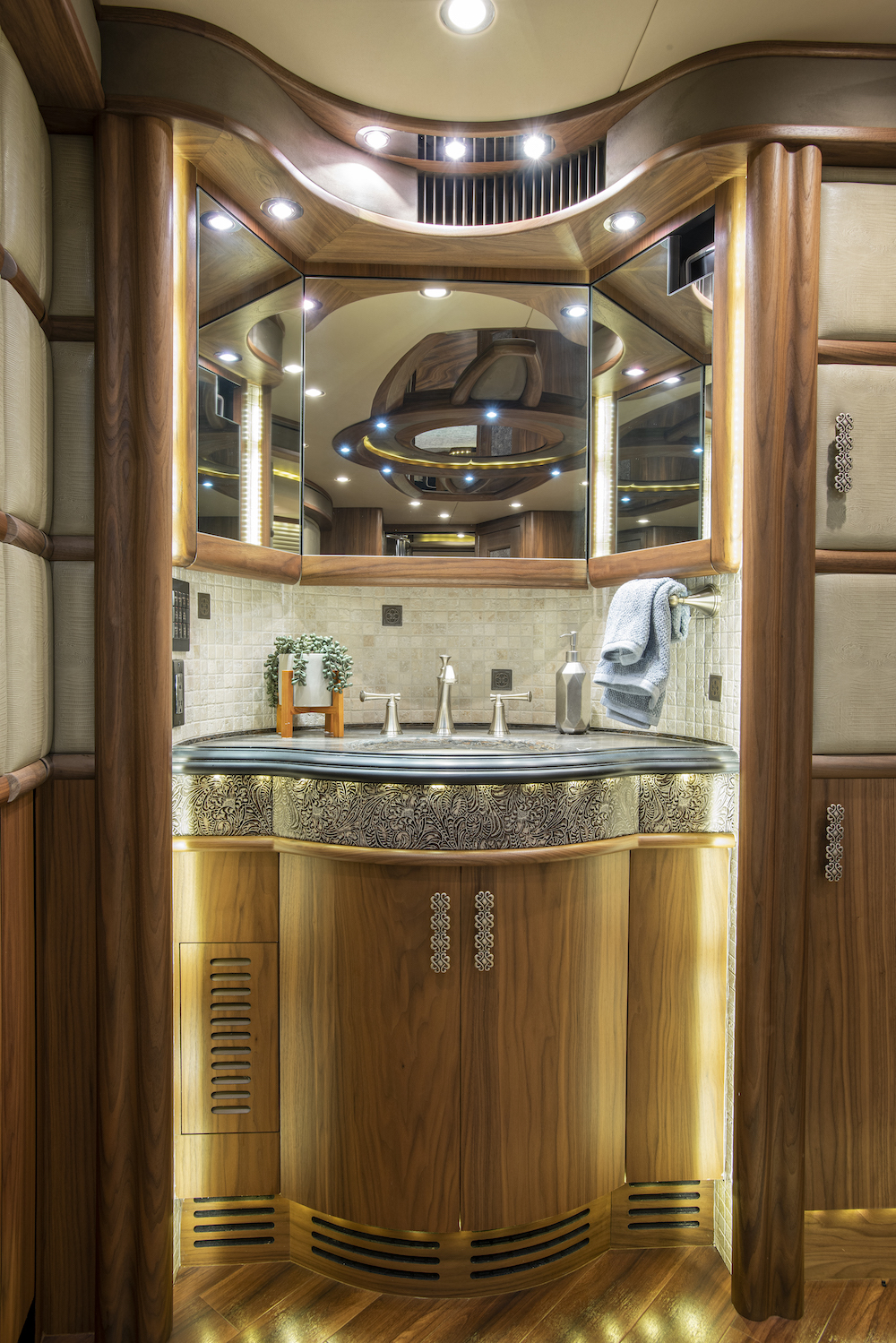 2013 Prevost Liberty H3-45 For Sale