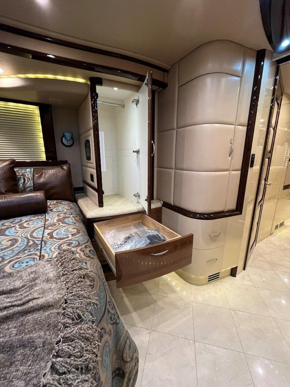 2013 Prevost Liberty  H3-45 For Sale