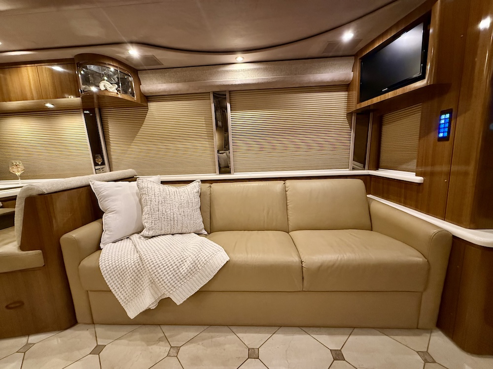 2013 Prevost Marathon XLII For Sale