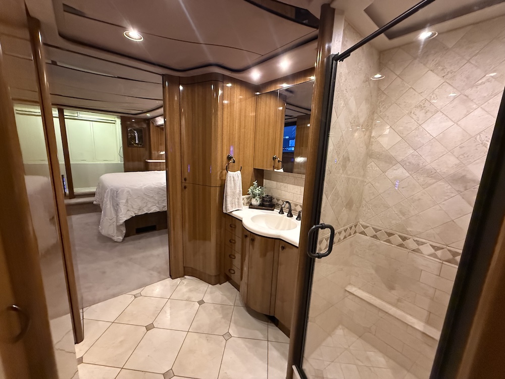 2013 Prevost Marathon XLII For Sale