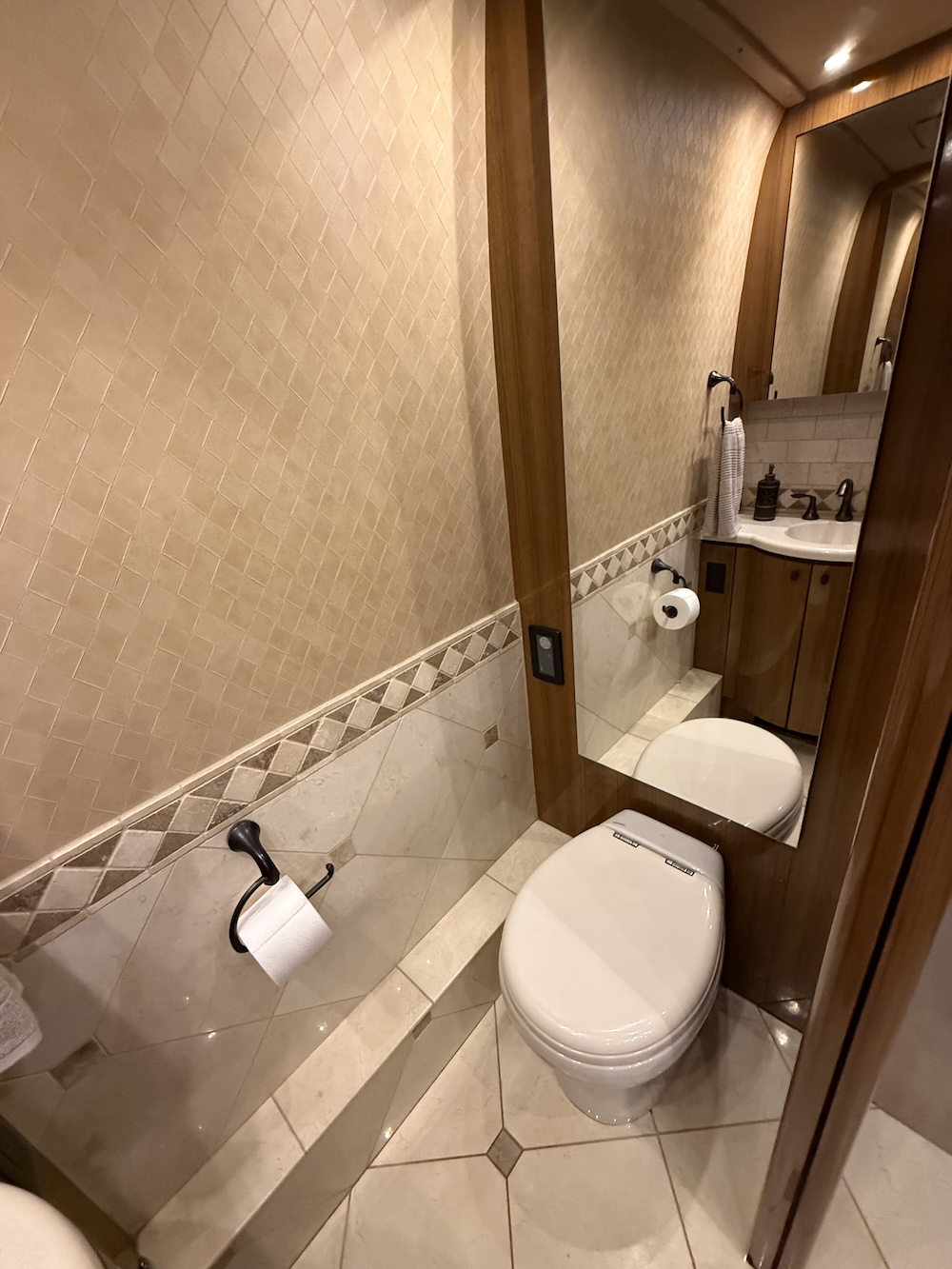 2013 Prevost Marathon XLII For Sale