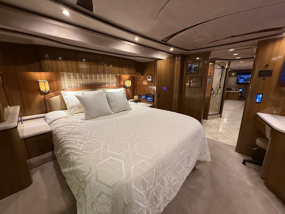 2013 Prevost Marathon XLII For Sale