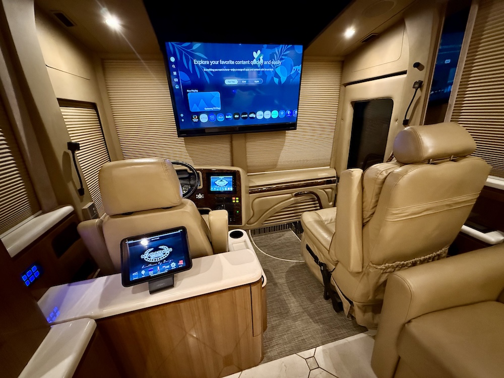 2013 Prevost Marathon XLII For Sale
