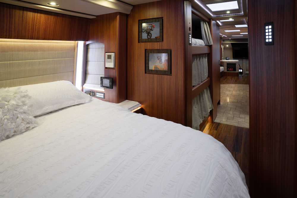 2014 Prevost Marathon H3-45 For Sale