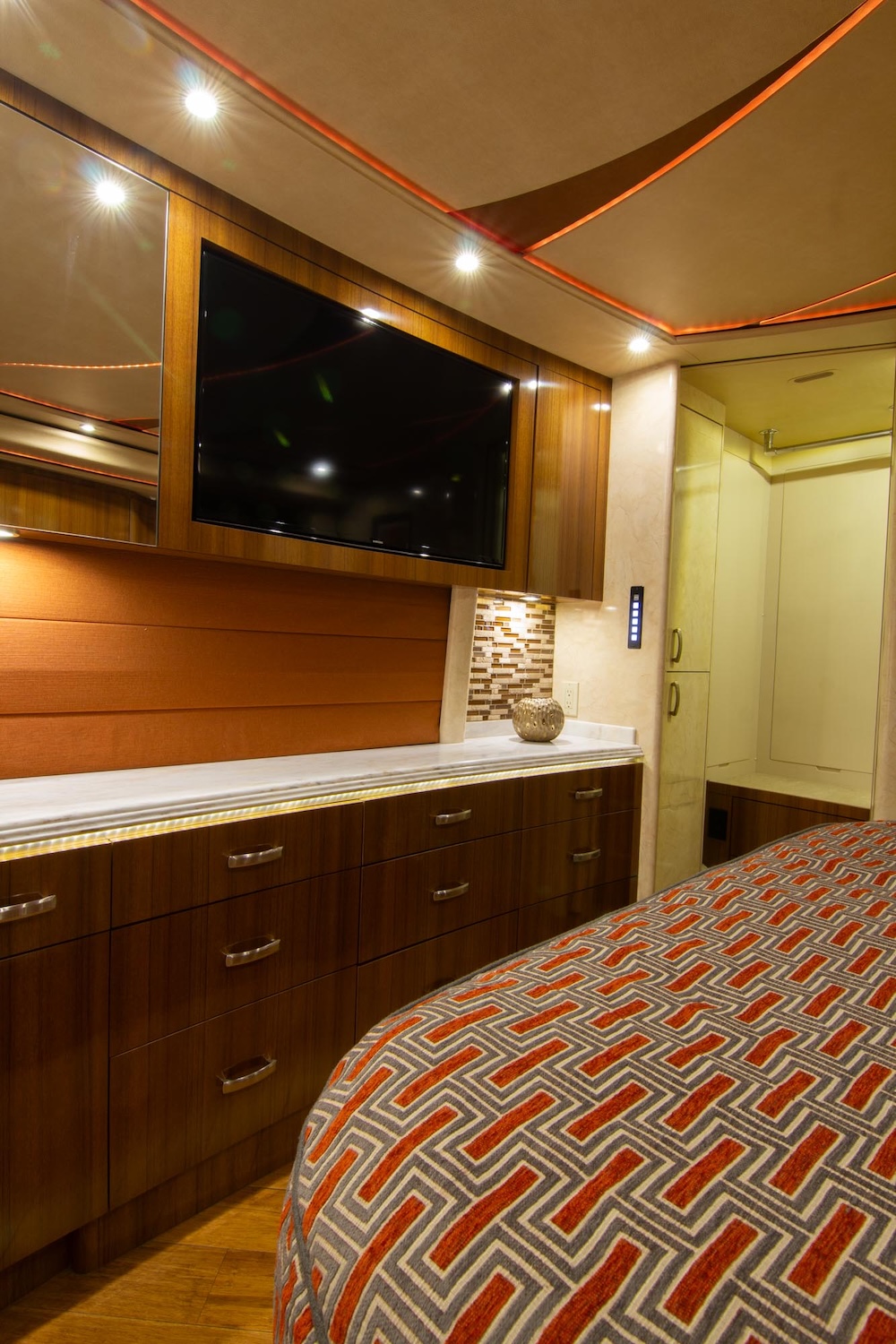 2014 Prevost Marathon H3-45 For Sale
