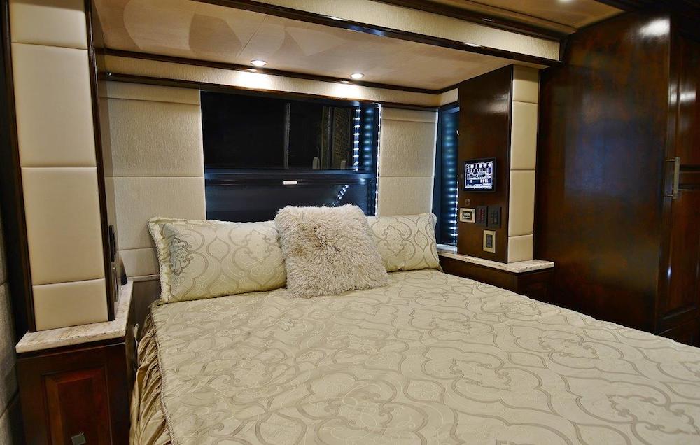 2015 Prevost Emerald X3 For Sale