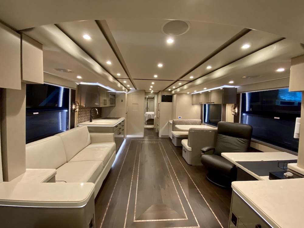 2015 Prevost Featherlite H3-45 For Sale