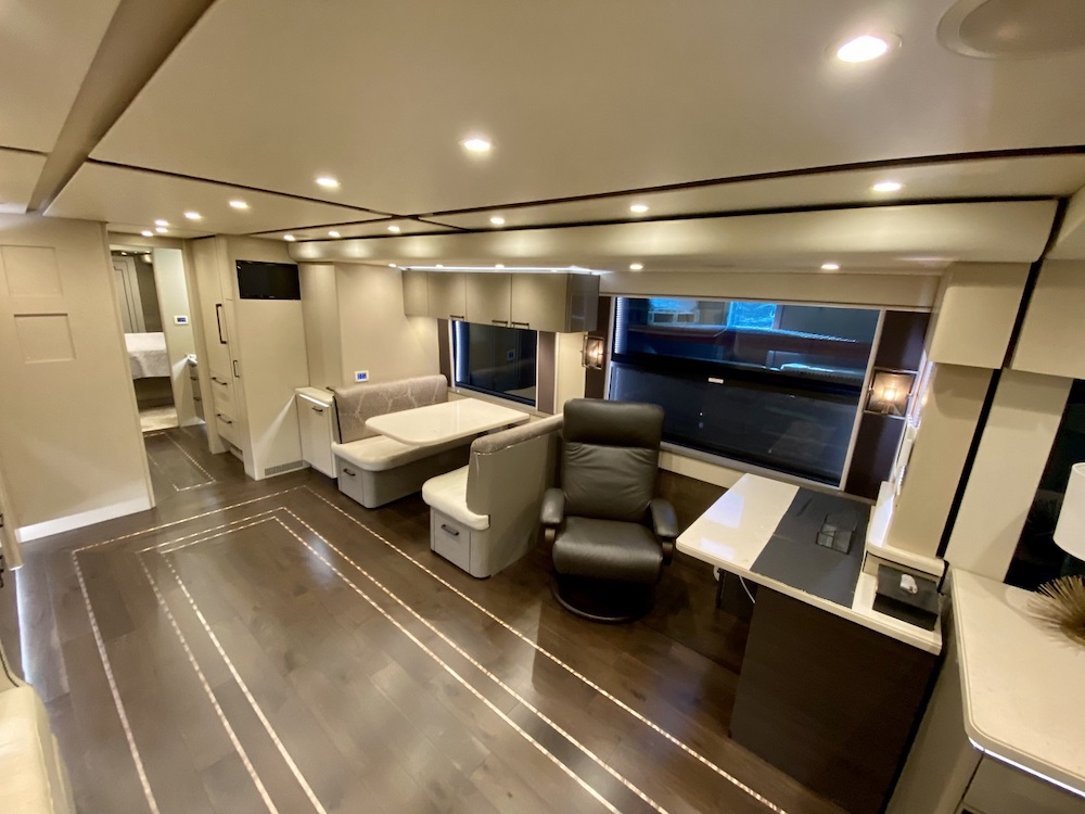 2015 Prevost Featherlite H3-45 For Sale