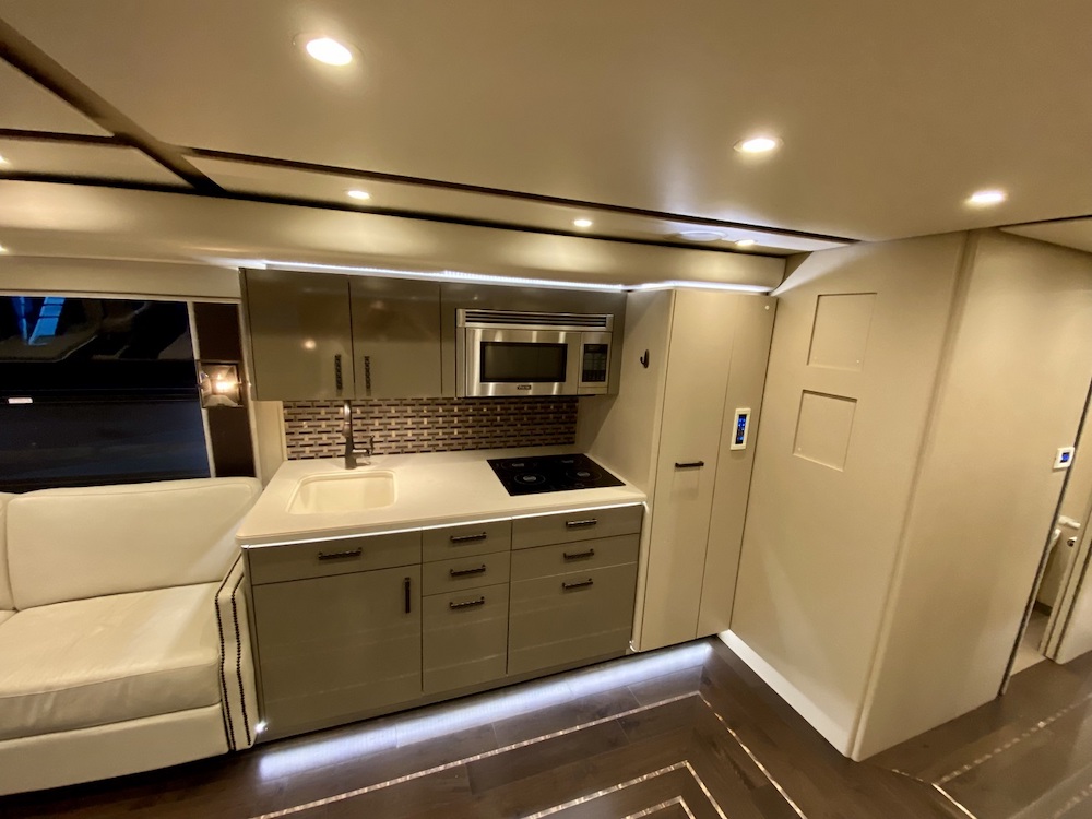 2015 Prevost Featherlite H3-45 For Sale