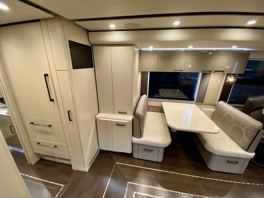 2015 Prevost Featherlite H3-45 For Sale