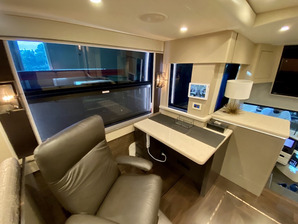 2015 Prevost Featherlite H3-45 For Sale