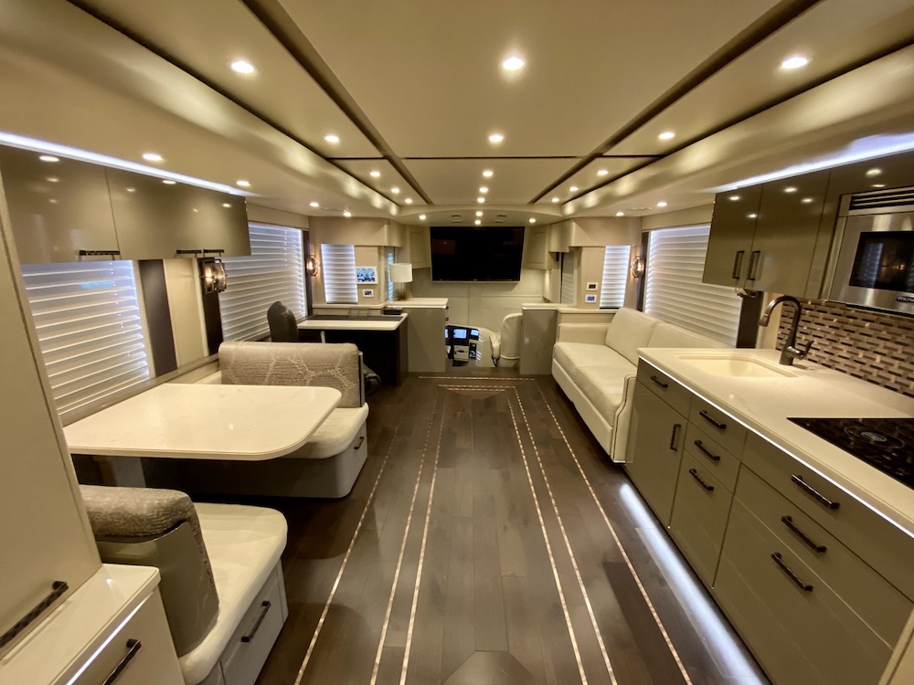 2015 Prevost Featherlite H3-45 For Sale