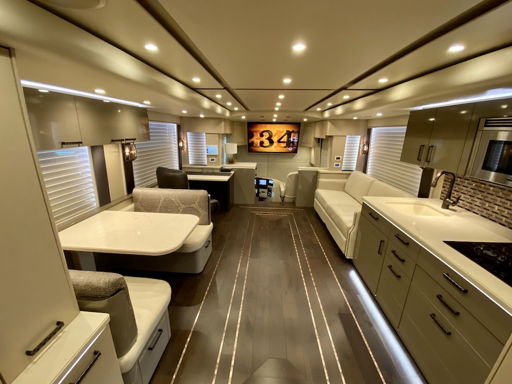 2015 Prevost Featherlite H3-45 For Sale