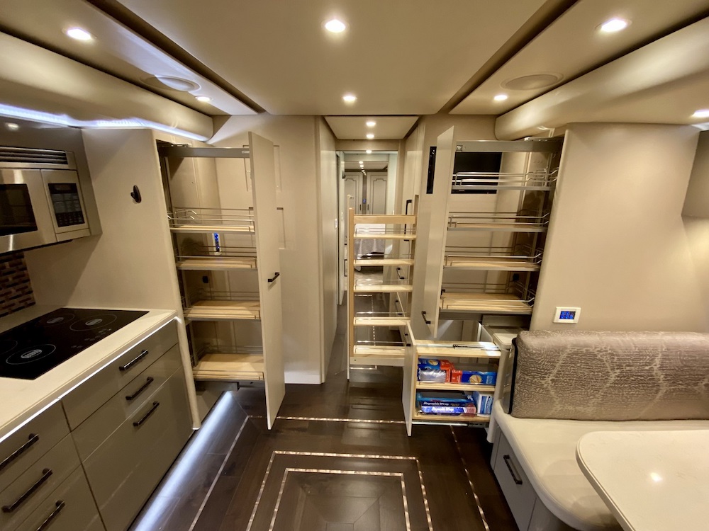 2015 Prevost Featherlite H3-45 For Sale