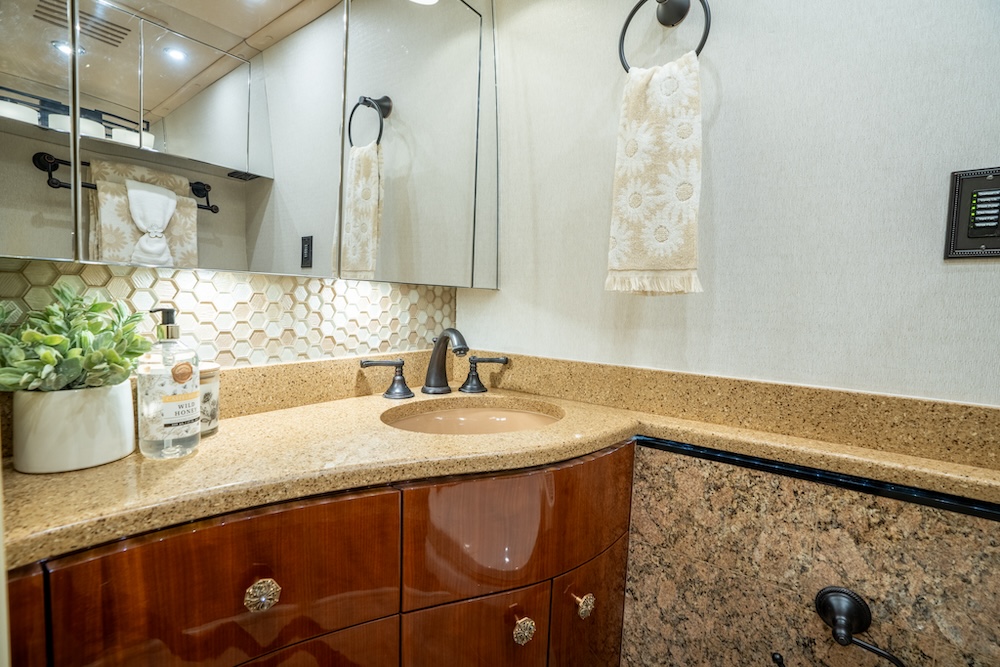 2015 Prevost Millennium H3-45 For Sale