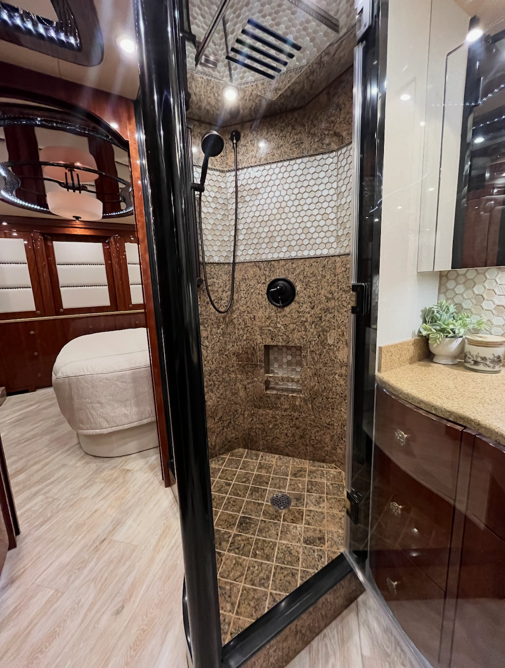 2015 Prevost Millennium H3-45 For Sale
