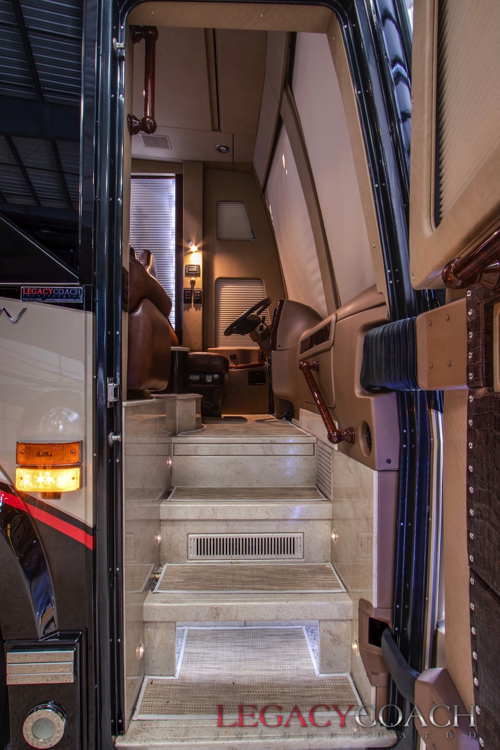 2015 Prevost Outlaw H3-45 For Sale