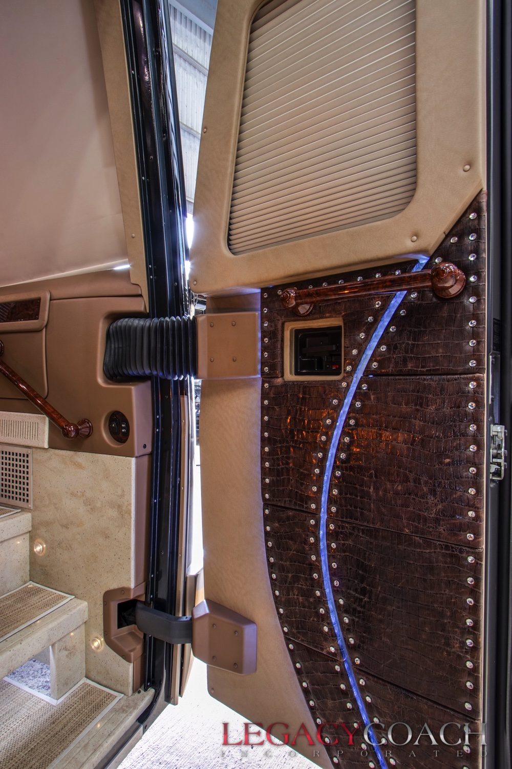 2015 Prevost Outlaw H3-45 For Sale