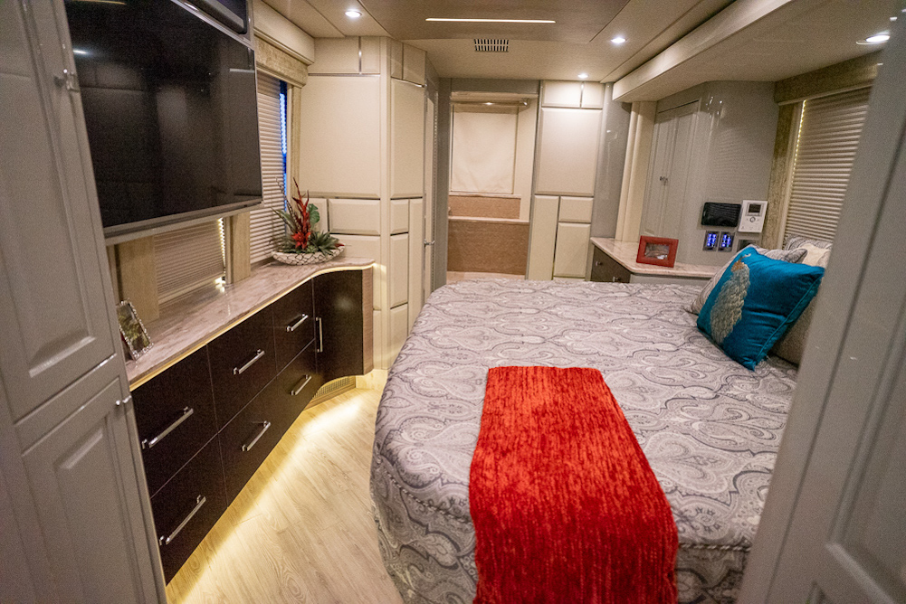 2016 Prevost Emerald X3 For Sale