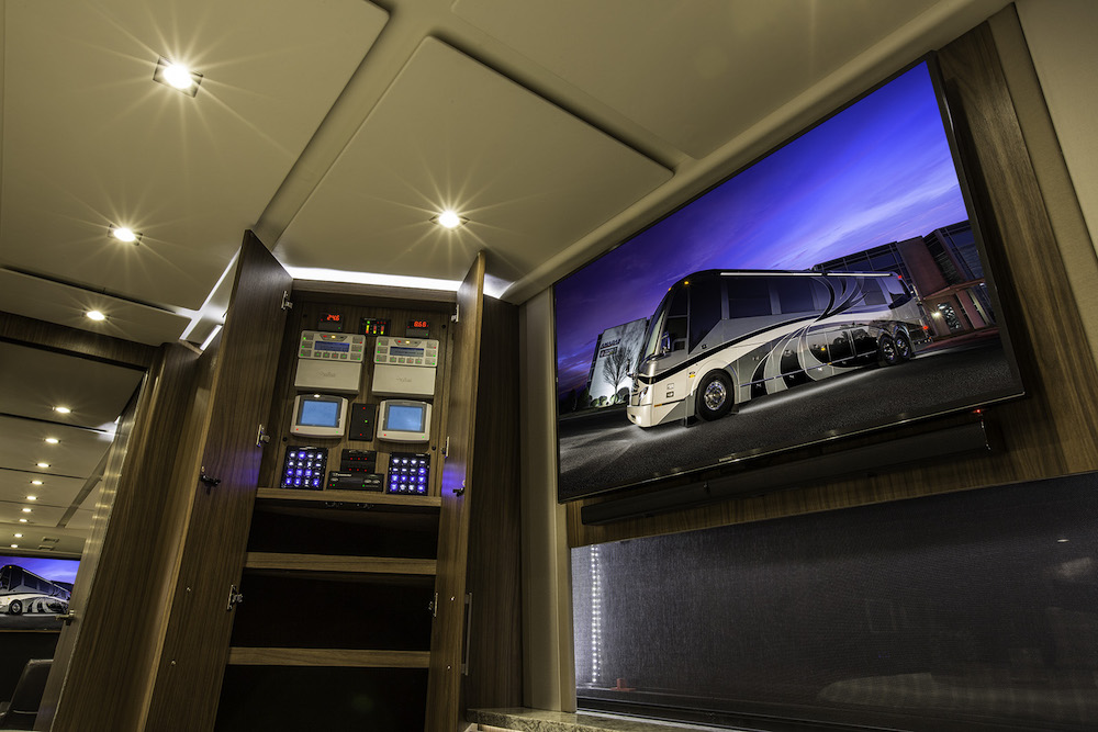 2016 Prevost Featherlite H3-45 For Sale