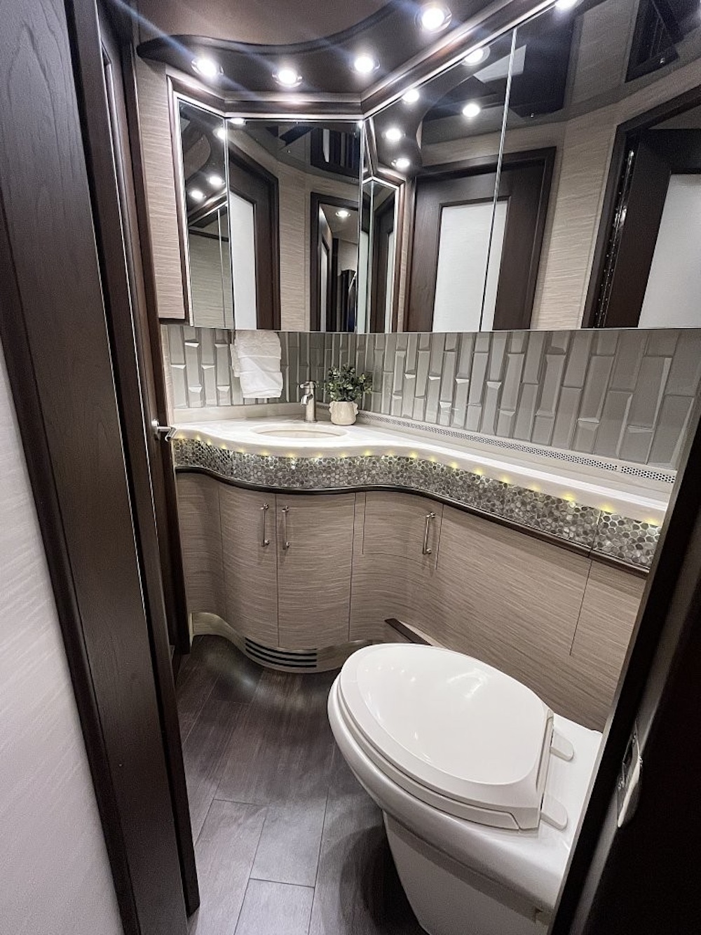 2016 Prevost Liberty H3-45 For Sale