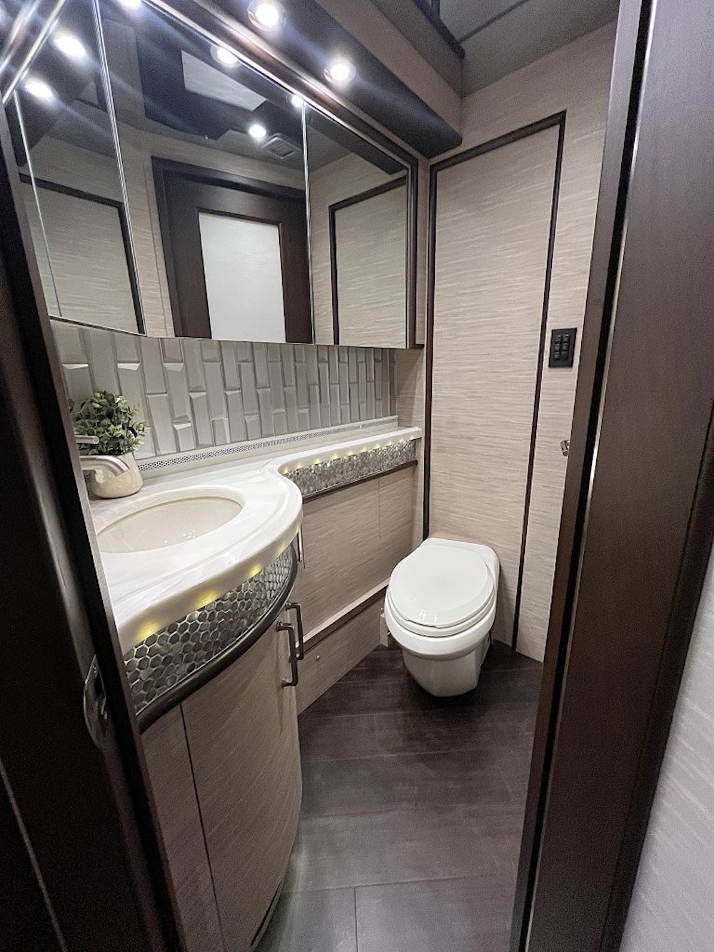 2016 Prevost Liberty H3-45 For Sale