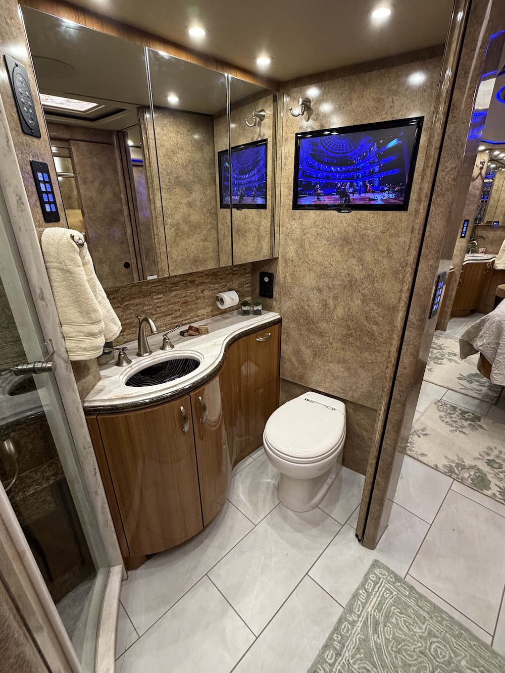 2016 Prevost Marathon H3-45 For Sale