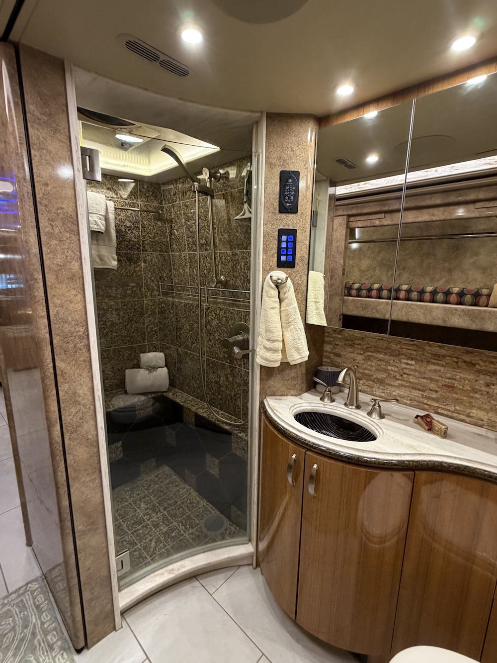2016 Prevost Marathon H3-45 For Sale