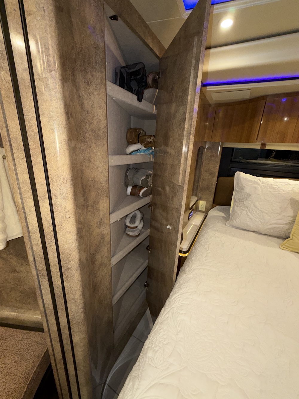 2016 Prevost Marathon H3-45 For Sale
