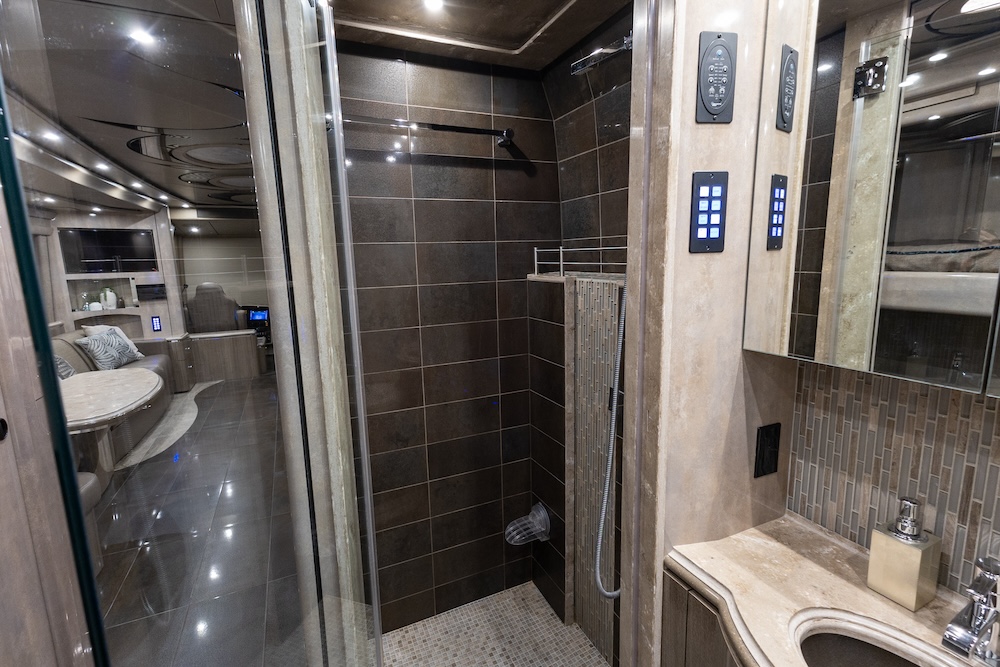 2016 Prevost Marathon X3 For Sale