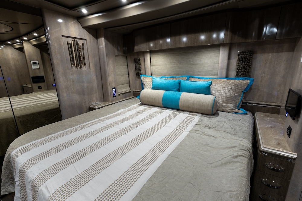 2016 Prevost Marathon X3 For Sale
