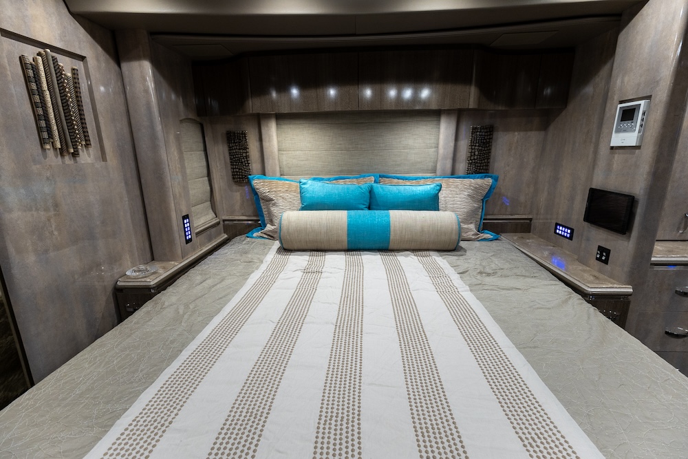 2016 Prevost Marathon X3 For Sale