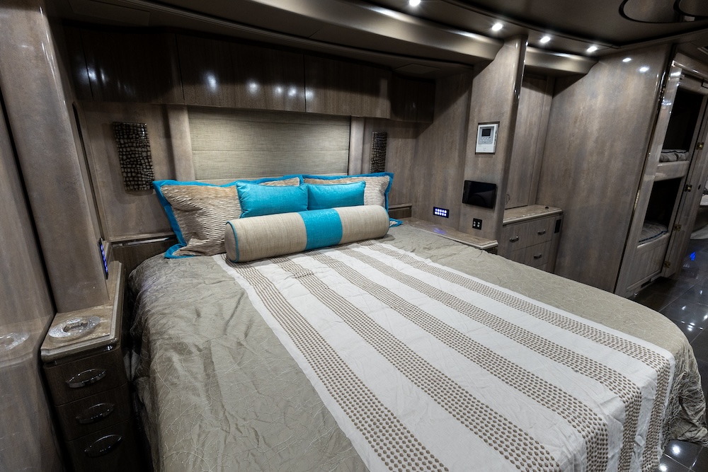 2016 Prevost Marathon X3 For Sale