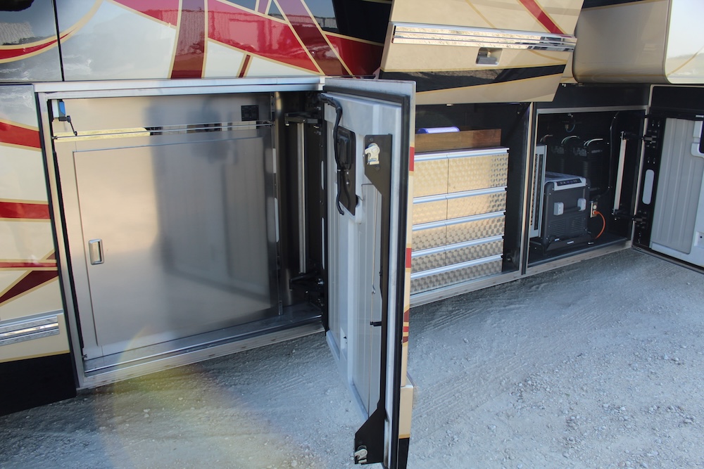 2016 Prevost Outlaw H3-45 For Sale