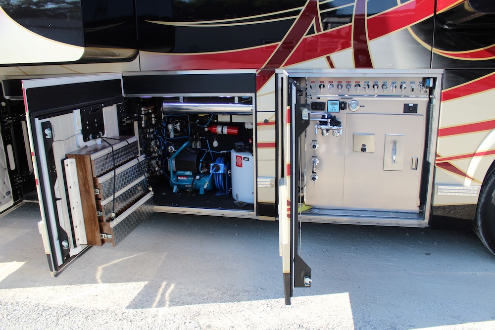 2016 Prevost Outlaw H3-45 For Sale