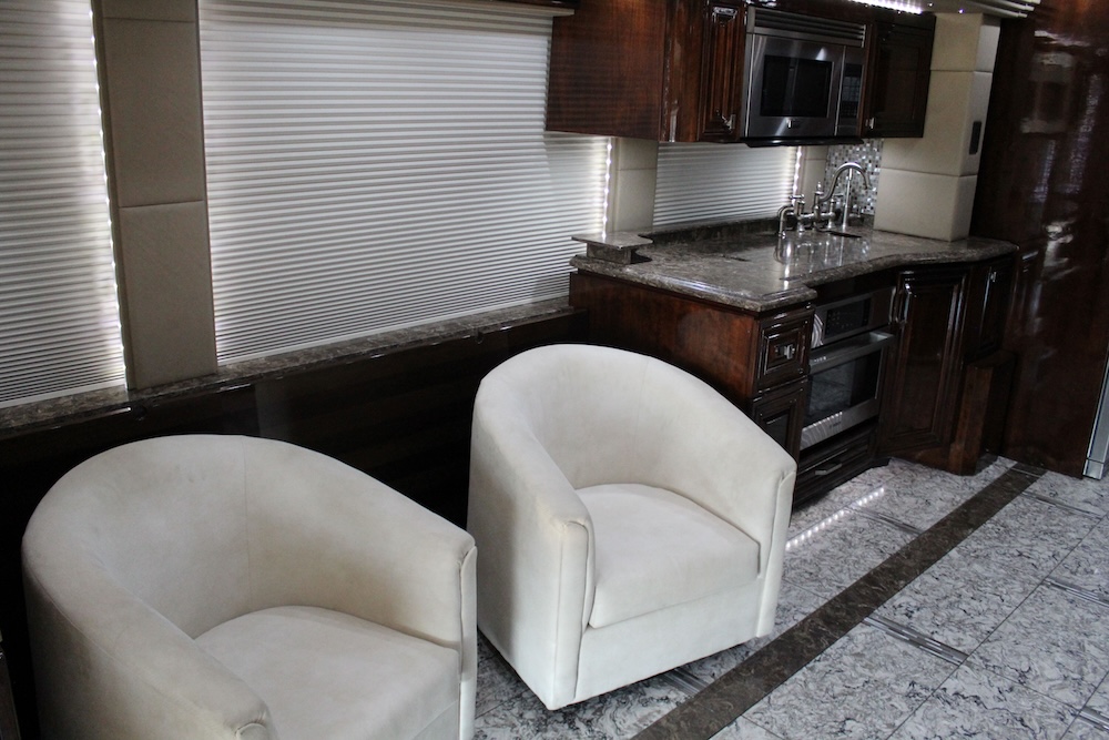 2016 Prevost Outlaw H3-45 For Sale