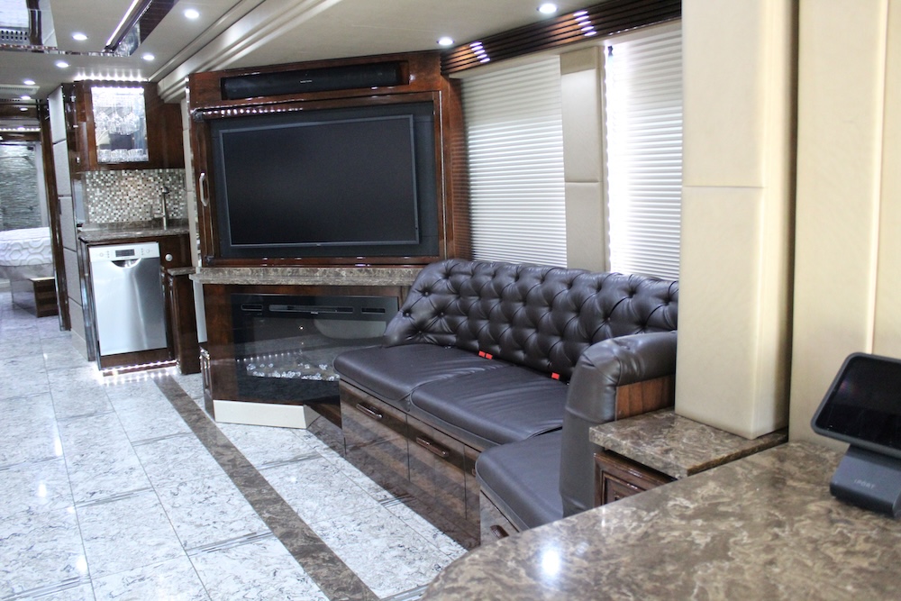 2016 Prevost Outlaw H3-45 For Sale