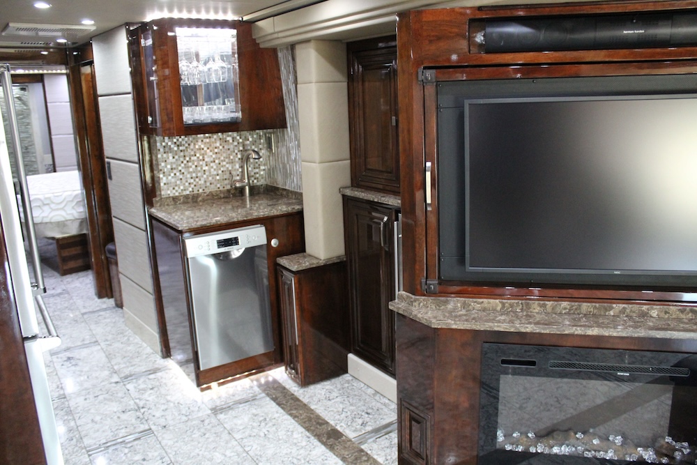2016 Prevost Outlaw H3-45 For Sale