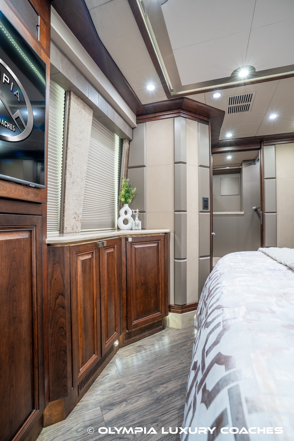 2017 Prevost Emerald X3 For Sale