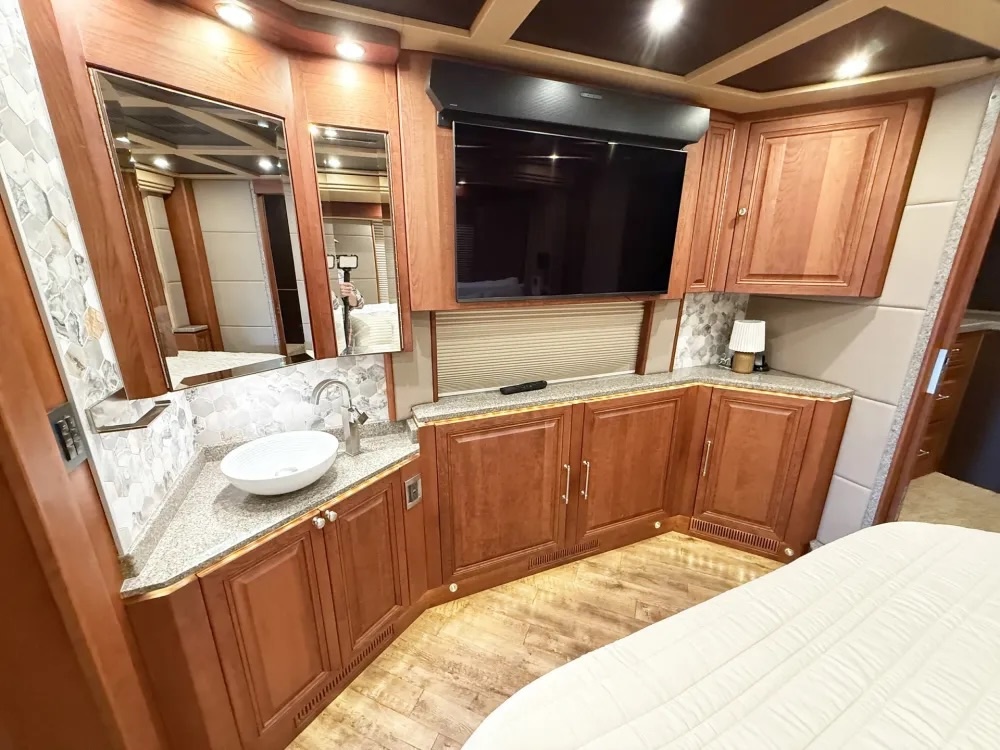 2017 Prevost Emerald X3 For Sale