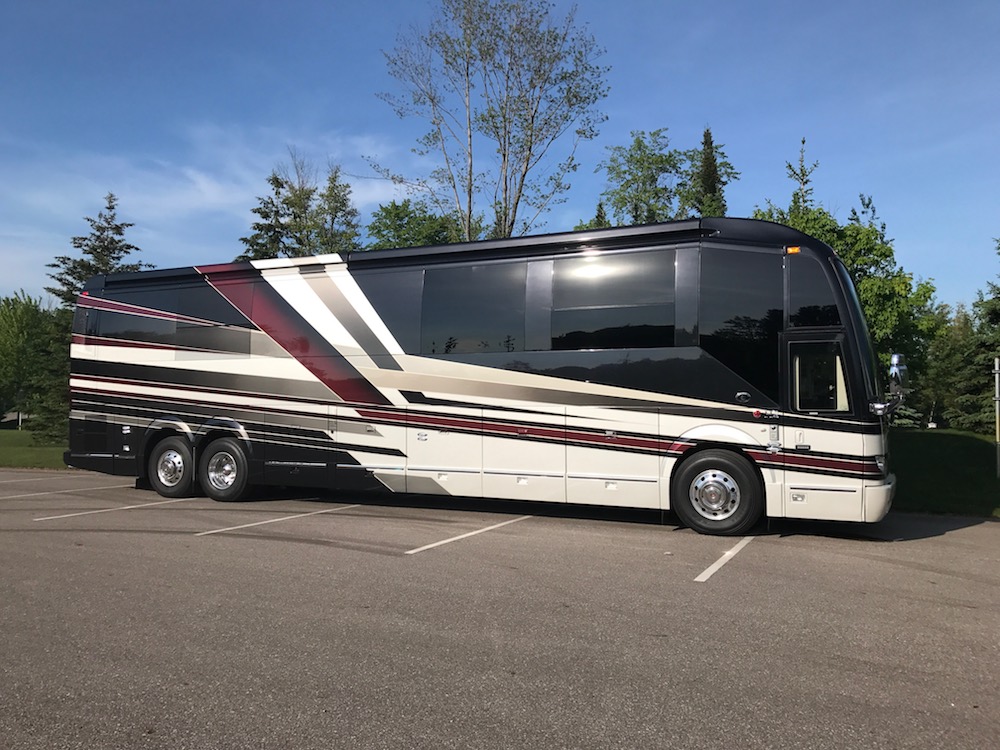 2017 Prevost Featherlite H3-45 For Sale