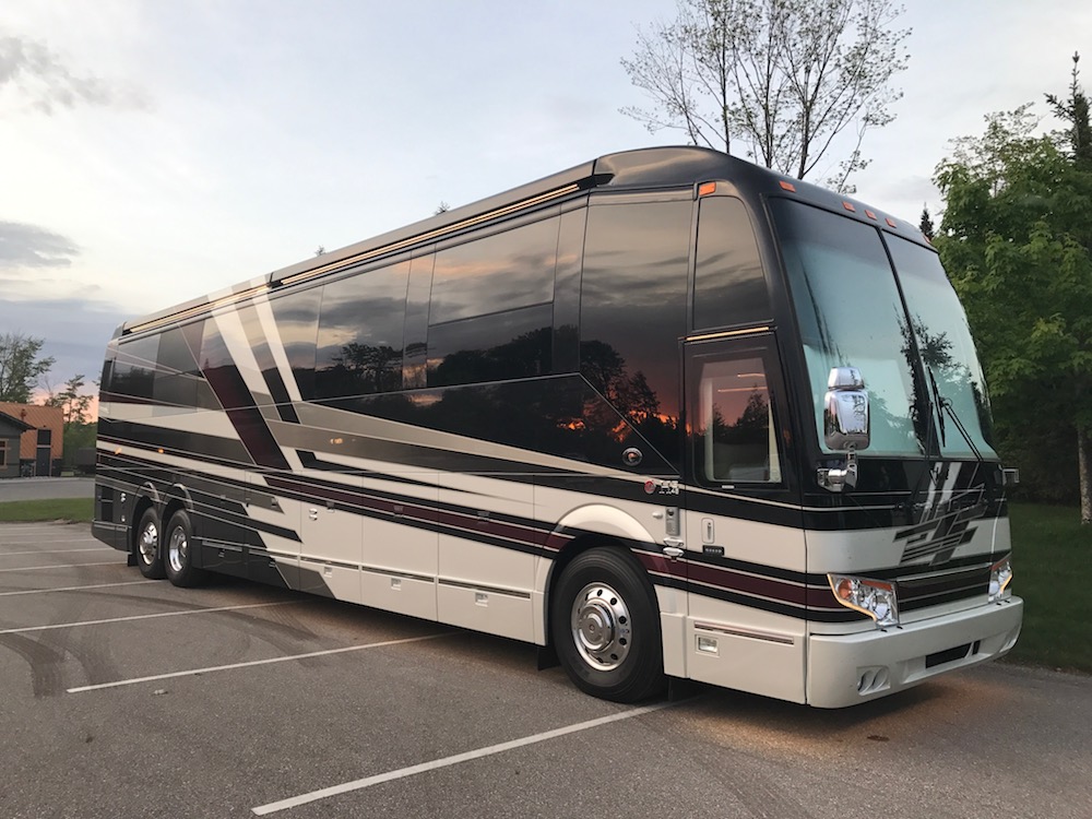 2017 Prevost Featherlite H3-45 For Sale