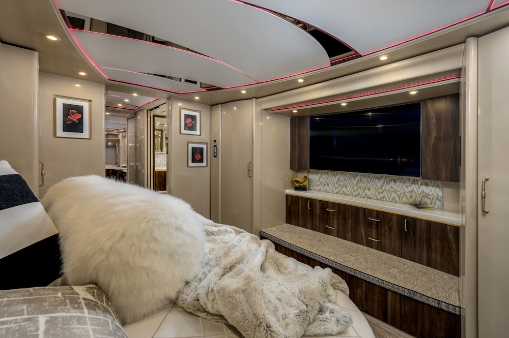2017 Prevost Marathon H3-45 For Sale