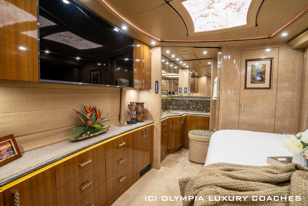 2017 Prevost Marathon H3-45 For Sale