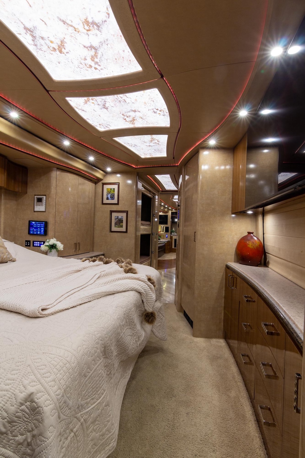 2017 Prevost Marathon H3-45 For Sale